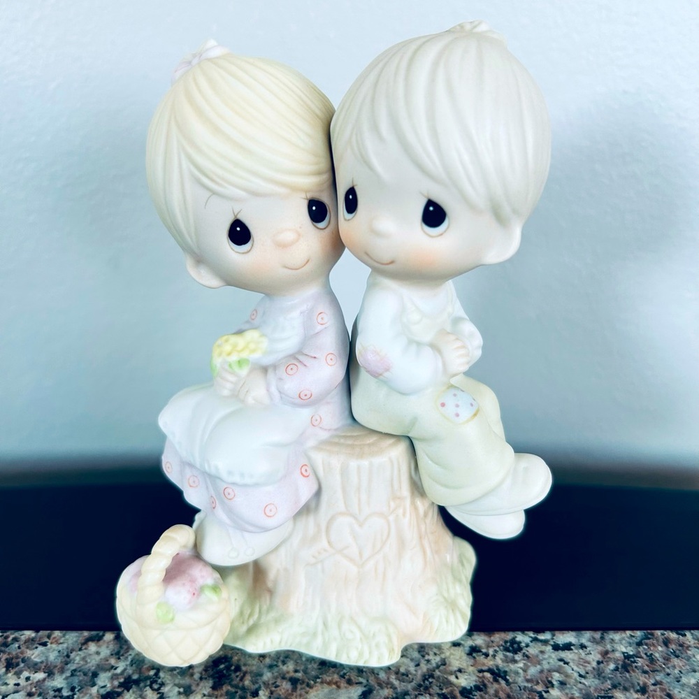 1978 Precious Moments Love One Another